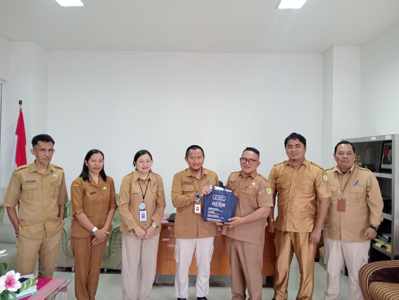 Dukung Daya Saing Produk Lokal, Sentra IKM ITA Bajo Terima Sertifikat Izin Edar BPOM untuk 3 Produk Olahan Ikan
